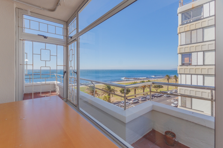 2 Bedroom Property for Sale in Sea Point Western Cape